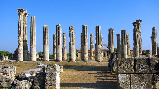 Uzuncaburç antik kenti Silifke hattında tarih meraklılarını çekiyor